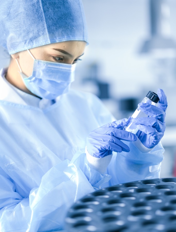 female-scientist-analyzing-sample-in-laboratory-picture-id1062111164